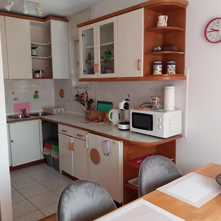 Lovely 2-Bedroom Appartment With Free Parking Dobrova Exterior photo